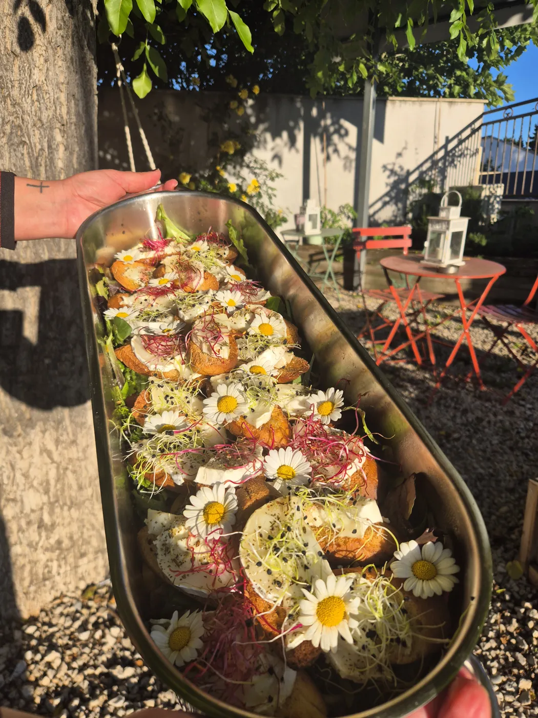 Plateau de tartines fleuries pour welcome dinner